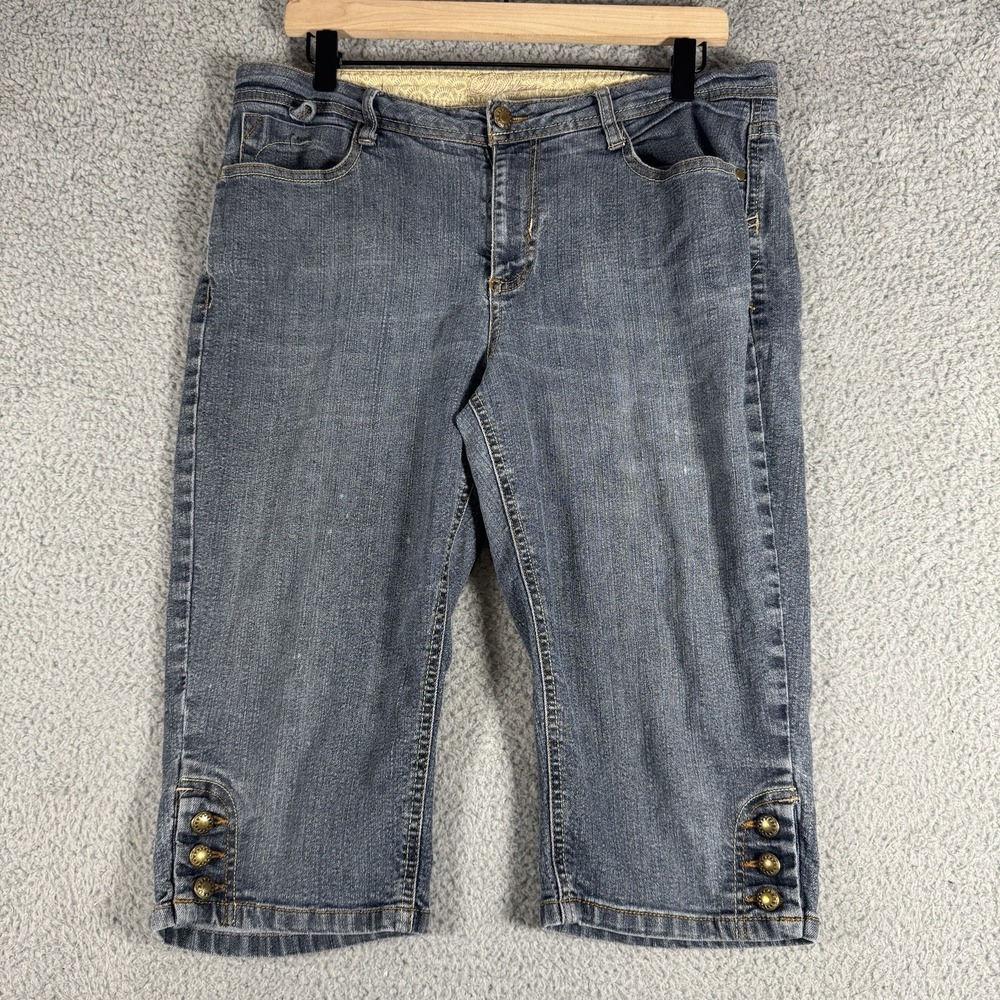 Bubblegum High Rise Capri Jeans in Faded Blue
